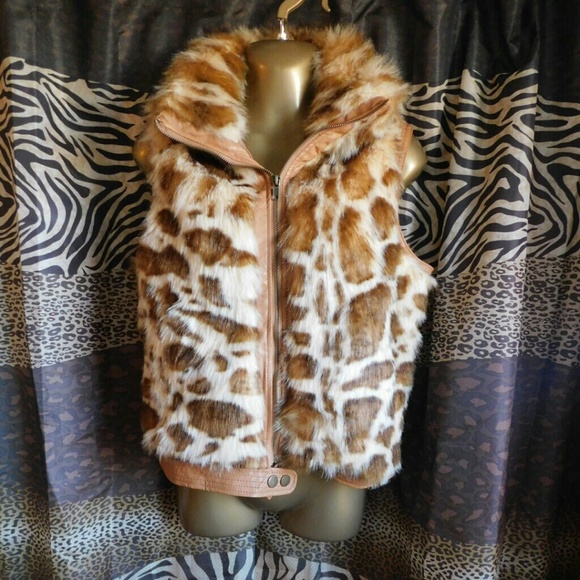 ci Sono Jackets & Blazers - Faux fur animal print vest